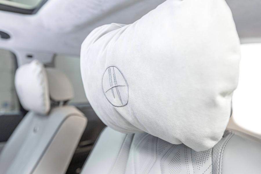 Детали интерьера Mercedes-Benz Ultimate HGLS by Hofele Design 2020 года  (фото 6 из 15)